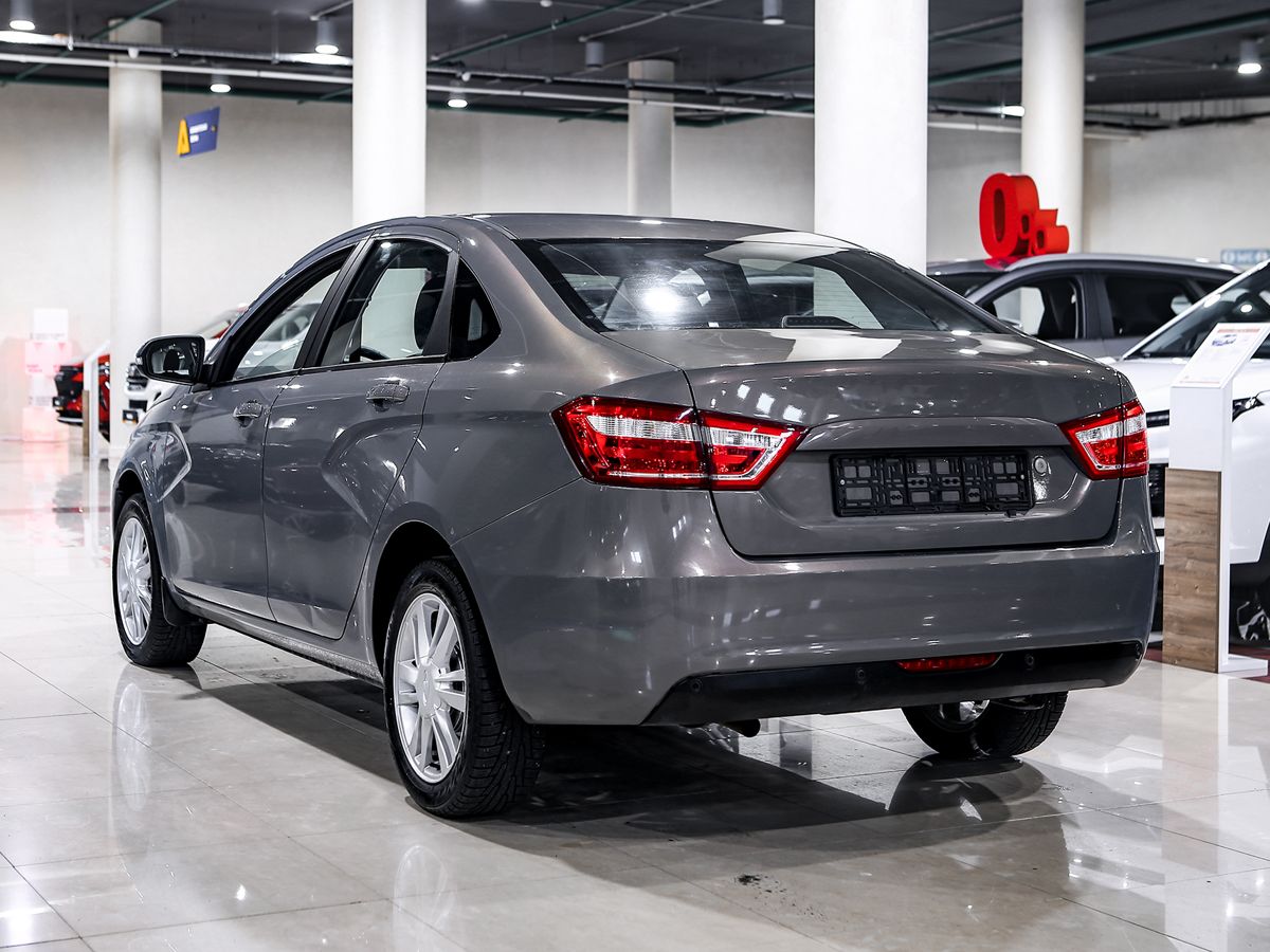 Купить Vesta с пробегом